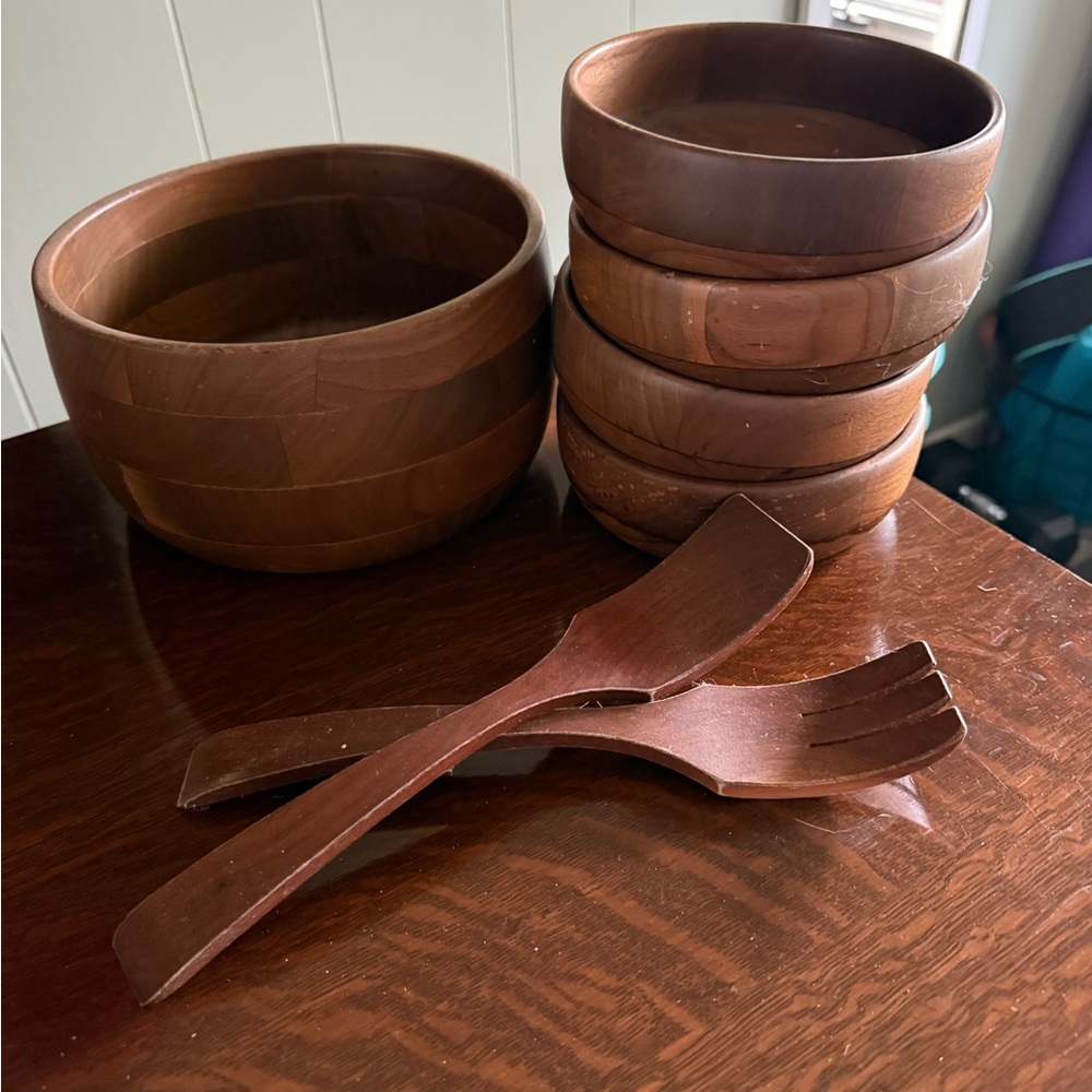 Wooden Salad Bowls and Servers - Brown